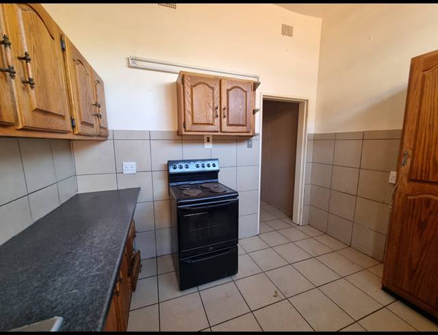 2 BEDROOM FLAT FOR SALE IN THREE RIVERS